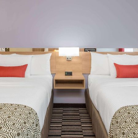 Microtel Inn & Suites By Wyndham Sudbury Bagian luar foto