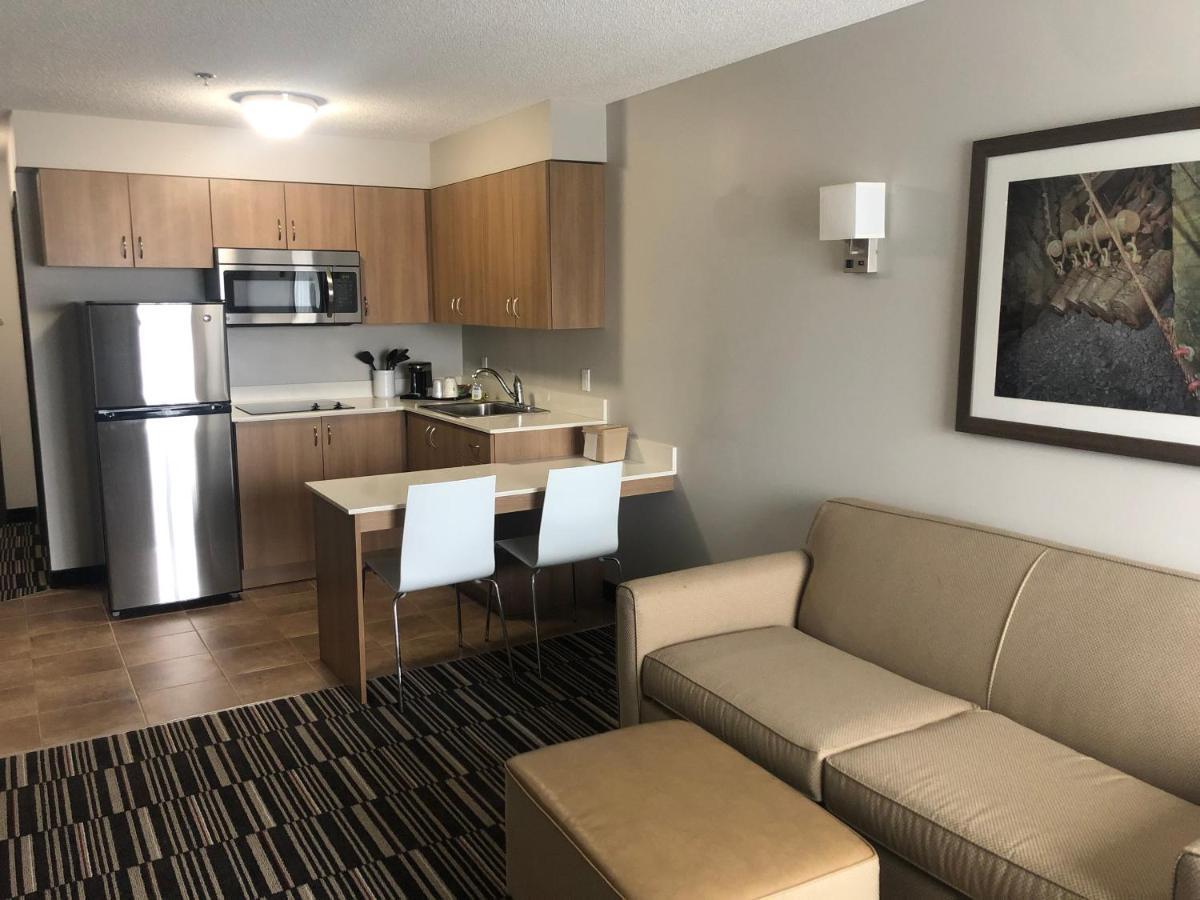 Microtel Inn & Suites By Wyndham Sudbury Bagian luar foto