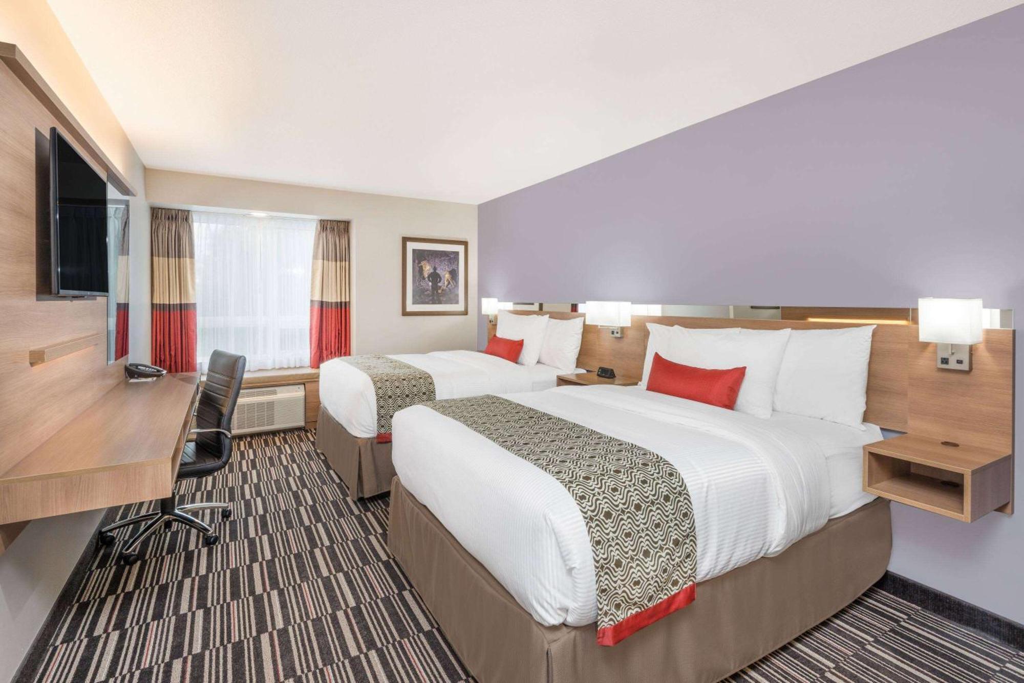 Microtel Inn & Suites By Wyndham Sudbury Bagian luar foto