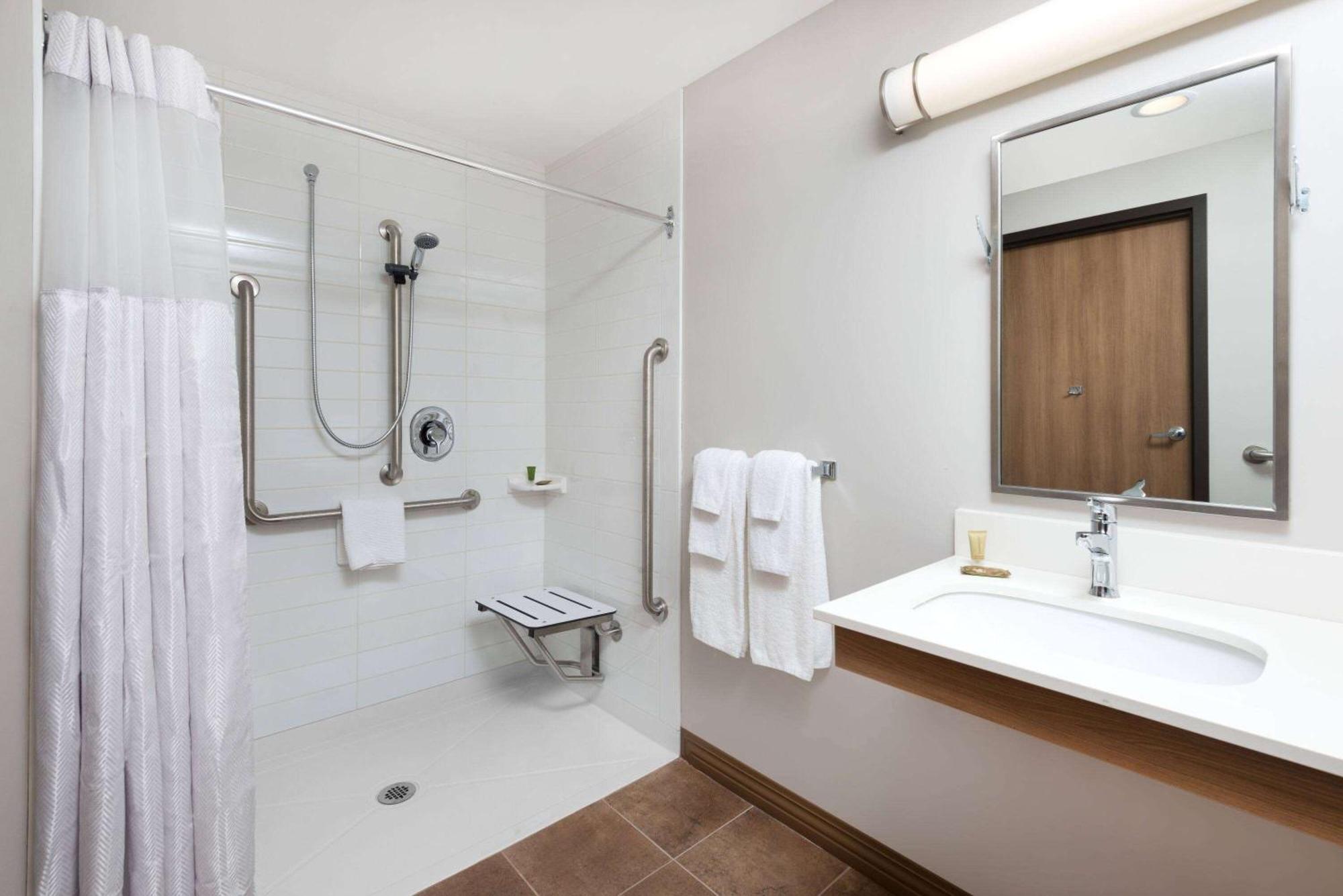 Microtel Inn & Suites By Wyndham Sudbury Bagian luar foto