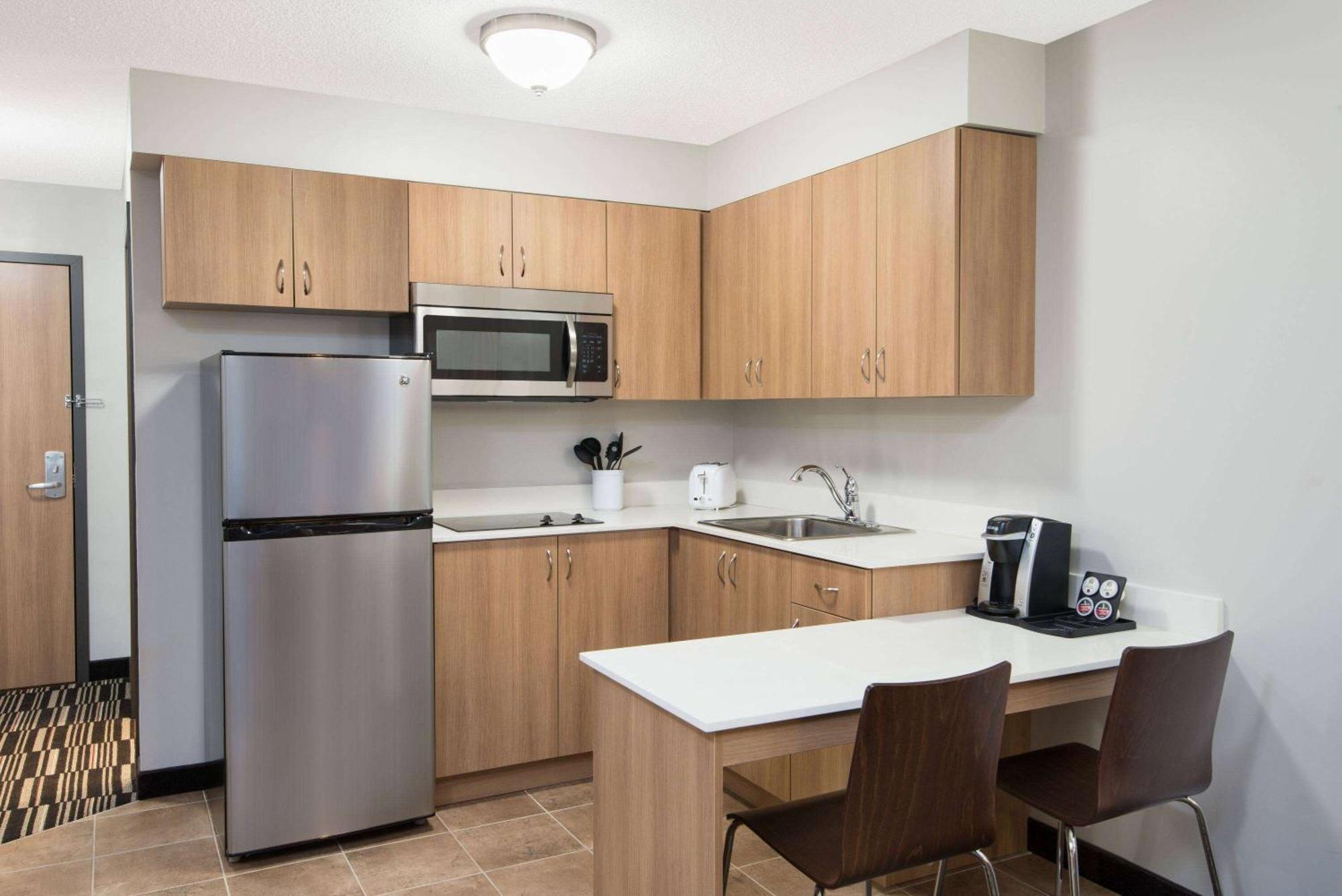 Microtel Inn & Suites By Wyndham Sudbury Bagian luar foto