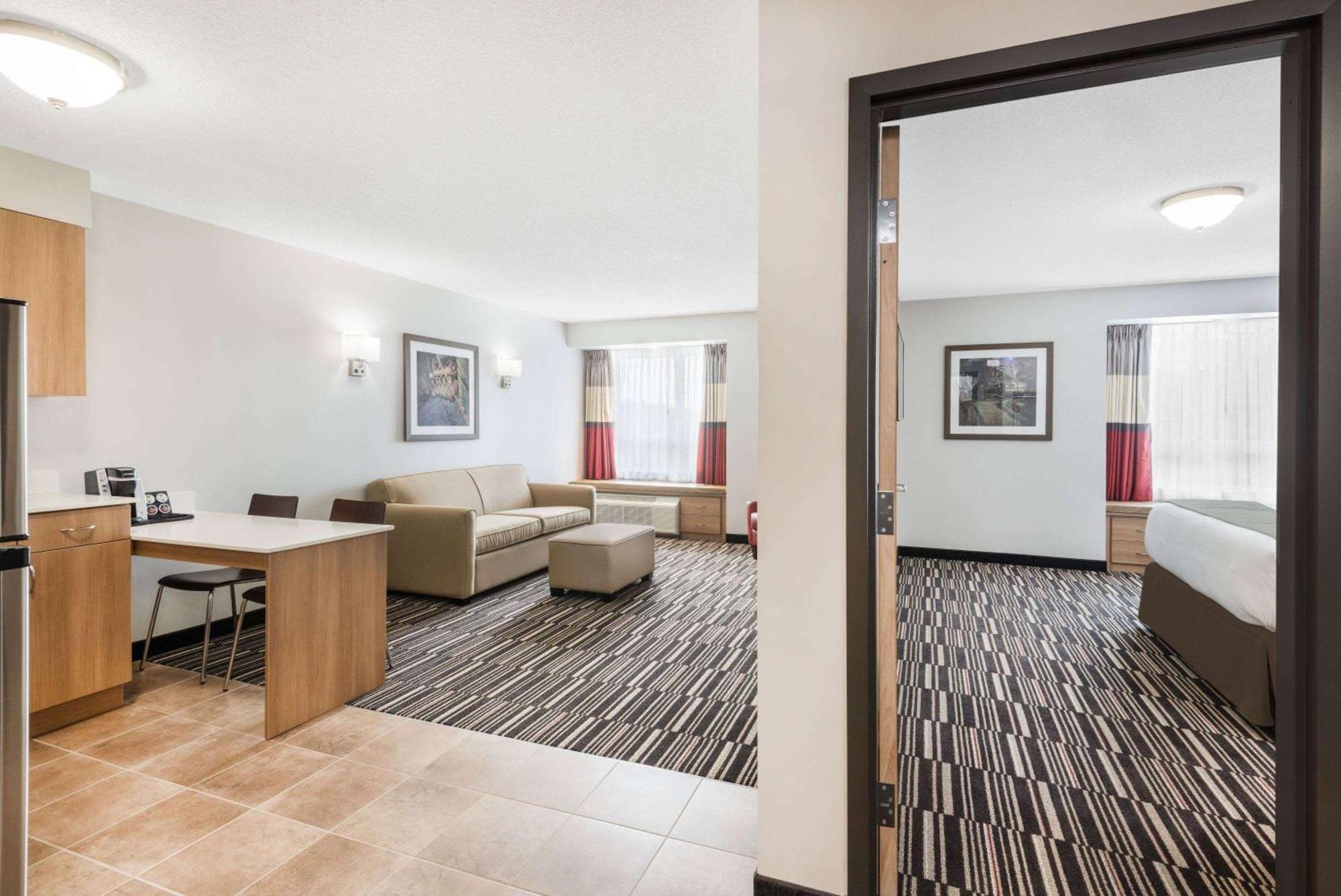 Microtel Inn & Suites By Wyndham Sudbury Bagian luar foto