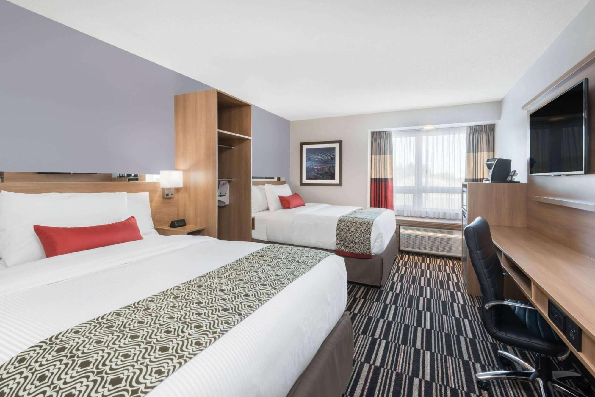 Microtel Inn & Suites By Wyndham Sudbury Bagian luar foto