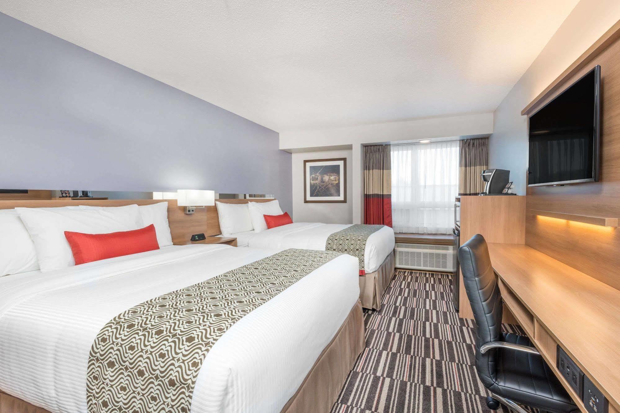 Microtel Inn & Suites By Wyndham Sudbury Bagian luar foto