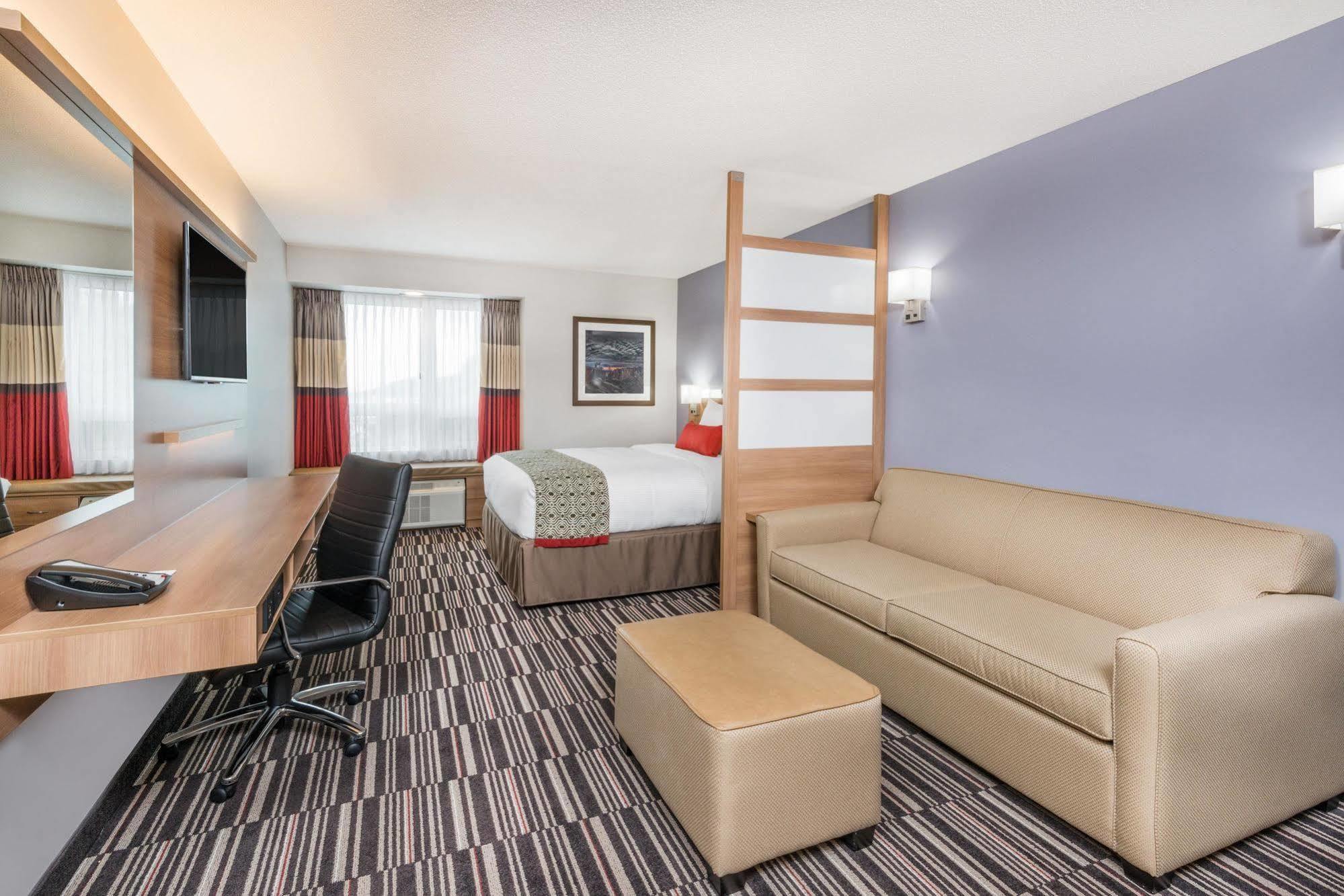 Microtel Inn & Suites By Wyndham Sudbury Bagian luar foto
