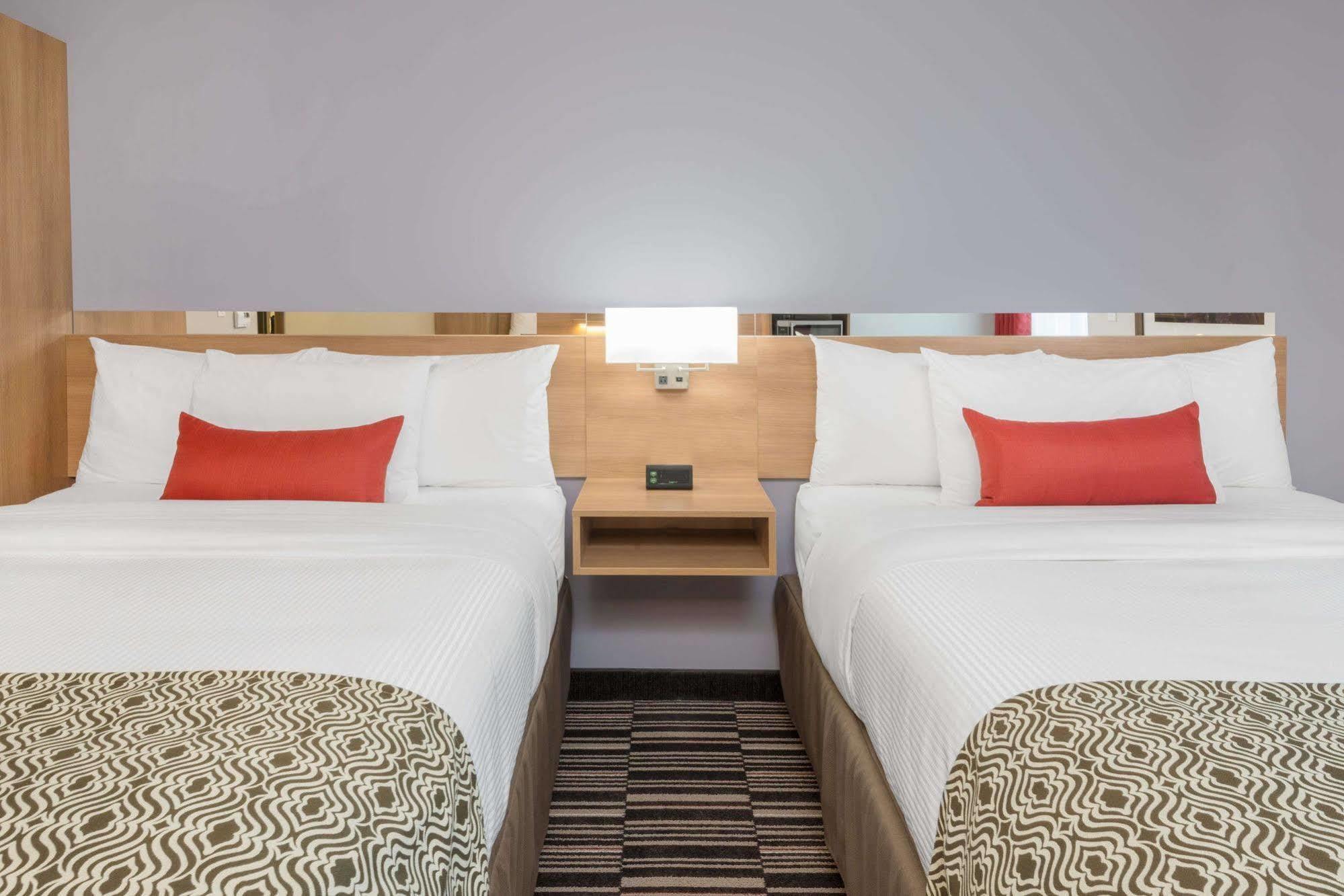 Microtel Inn & Suites By Wyndham Sudbury Bagian luar foto
