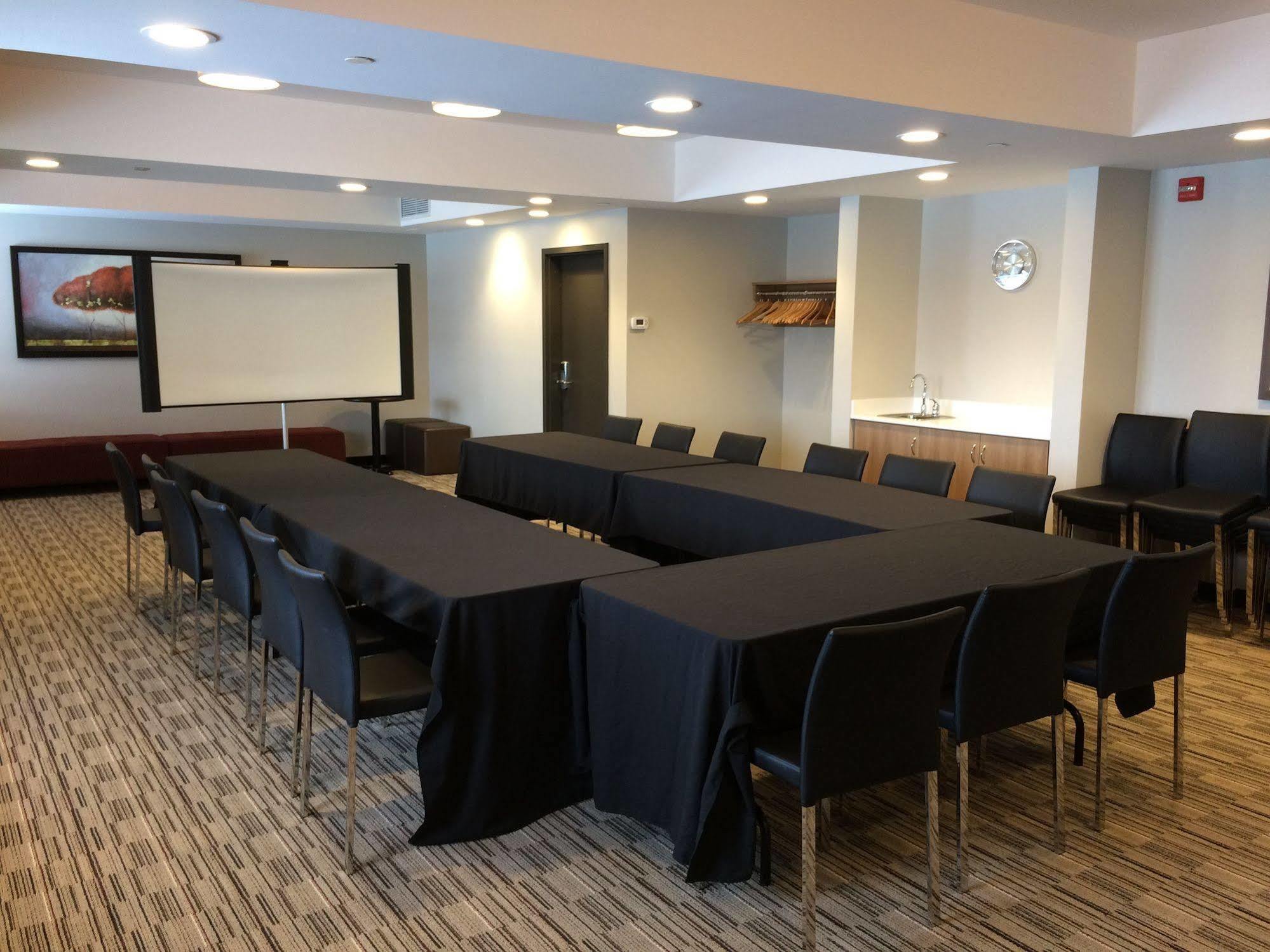 Microtel Inn & Suites By Wyndham Sudbury Bagian luar foto