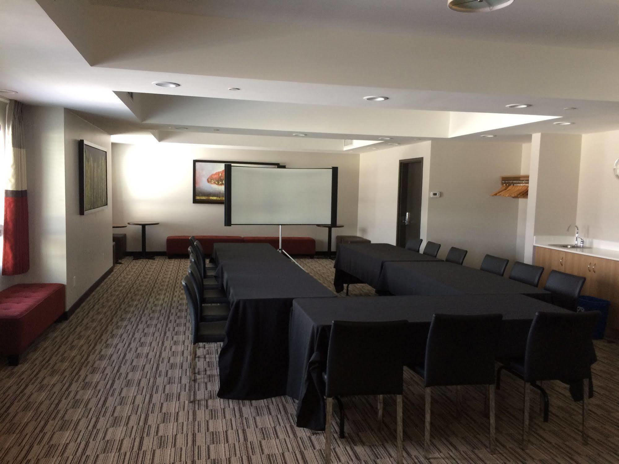 Microtel Inn & Suites By Wyndham Sudbury Bagian luar foto