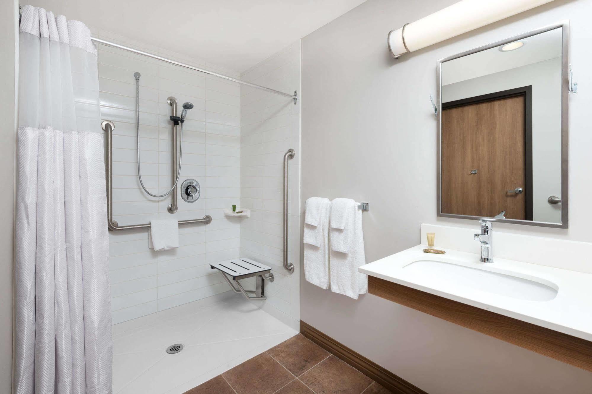 Microtel Inn & Suites By Wyndham Sudbury Bagian luar foto
